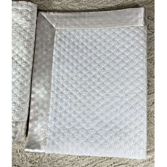 Two HUGO BOSS Luxury Ovals Pearl White Cotton Silk Border STANDARD Sham Set 2pc - Picture 7 of 10